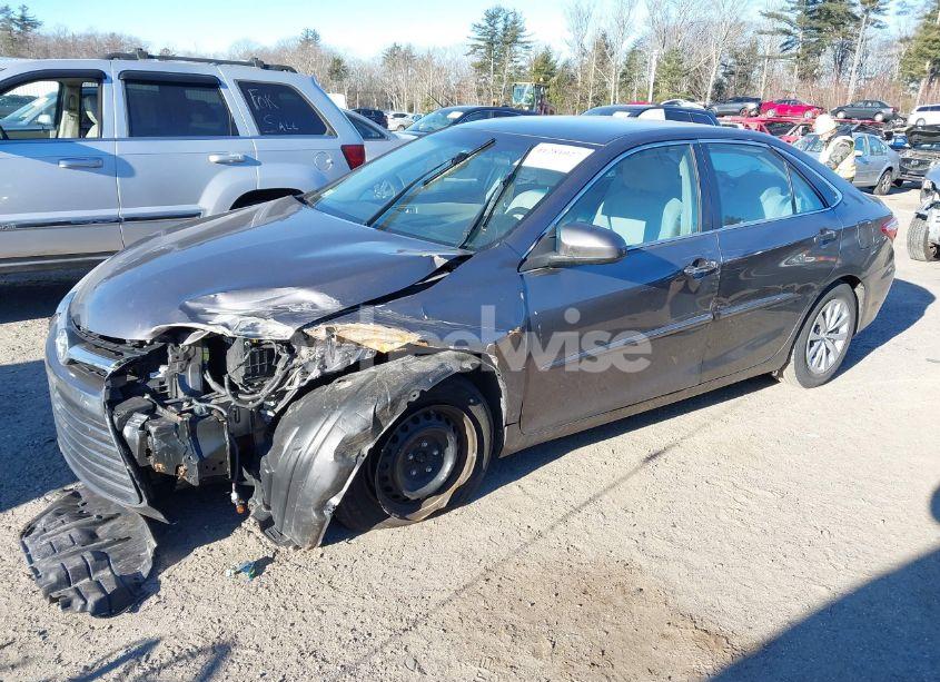 Photo 2 of 2016 Toyota Camry LE (VIN 4T4BF1FK4GR555852)