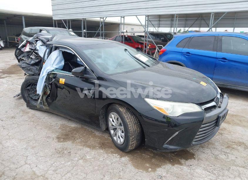 2016 Toyota Camry LE (VIN 4T4BF1FK4GR557780) main photo