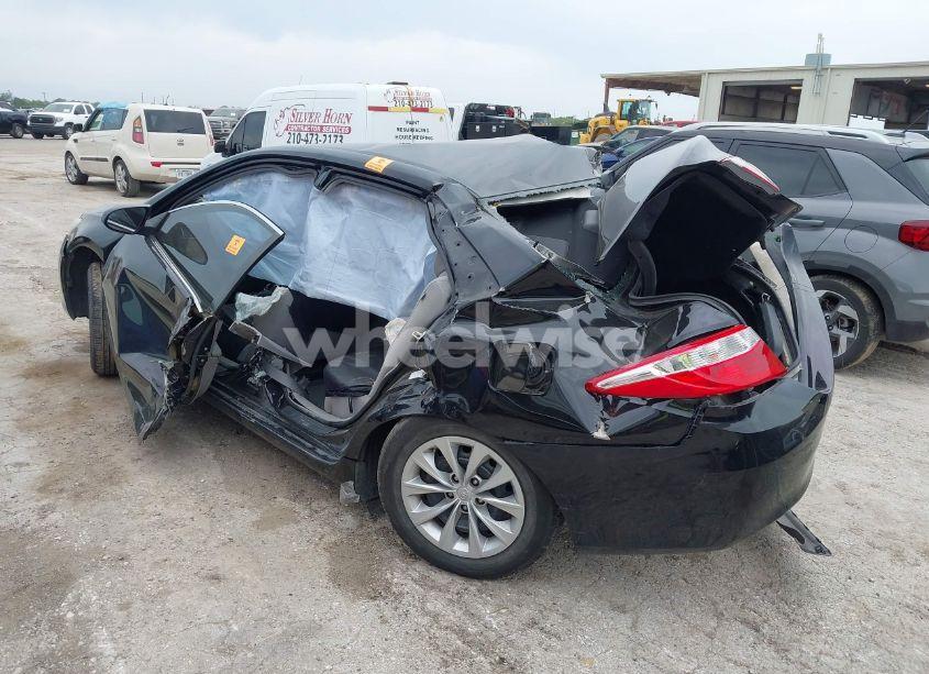 Photo 3 of 2016 Toyota Camry LE (VIN 4T4BF1FK4GR557780)