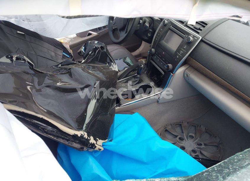 Photo 5 of 2016 Toyota Camry LE (VIN 4T4BF1FK4GR557780)