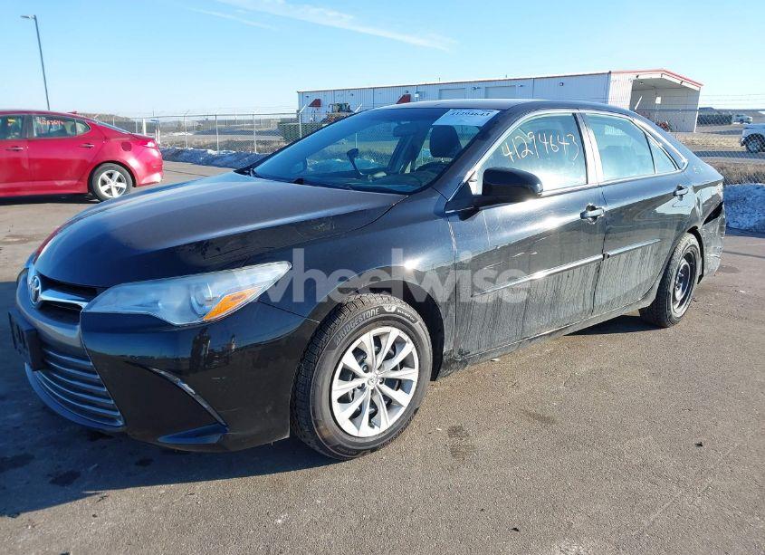 Photo 2 of 2016 Toyota Camry LE (VIN 4T4BF1FK4GR561425)