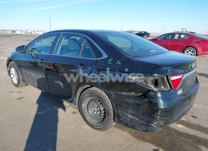 Photo 3 of 2016 Toyota Camry LE (VIN 4T4BF1FK4GR561425)