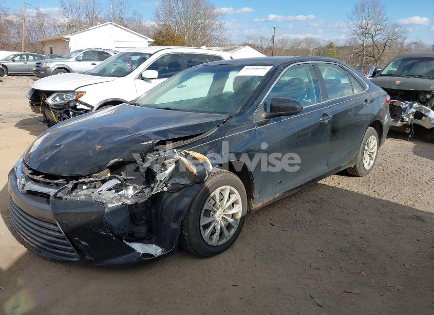 Photo 2 of 2016 Toyota Camry LE (VIN 4T4BF1FK4GR561604)