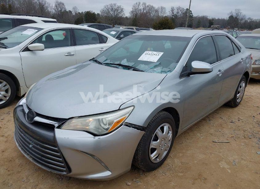 Photo 2 of 2016 Toyota Camry LE (VIN 4T4BF1FK4GR562509)