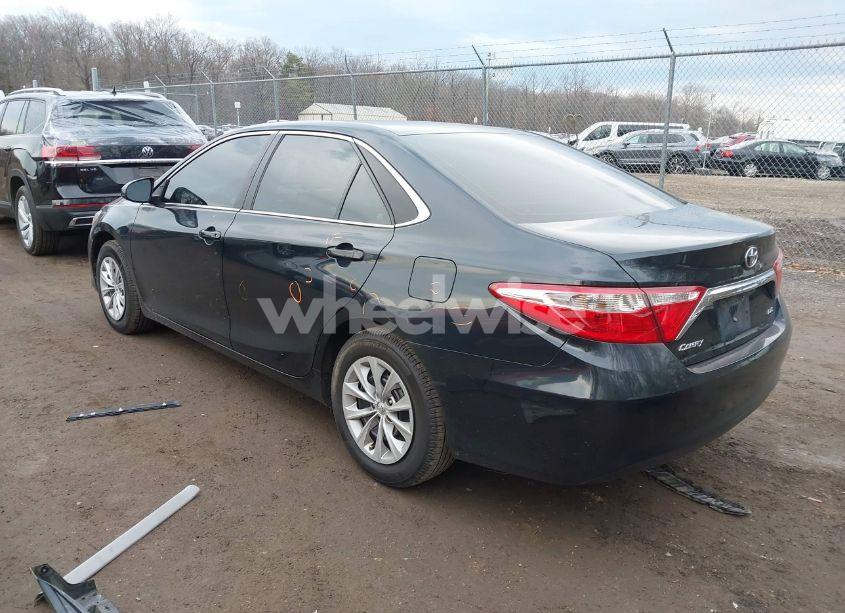 Photo 3 of 2016 Toyota Camry LE (VIN 4T4BF1FK4GR571226)