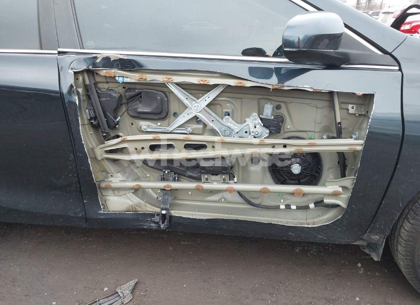 Photo 6 of 2016 Toyota Camry LE (VIN 4T4BF1FK4GR571226)