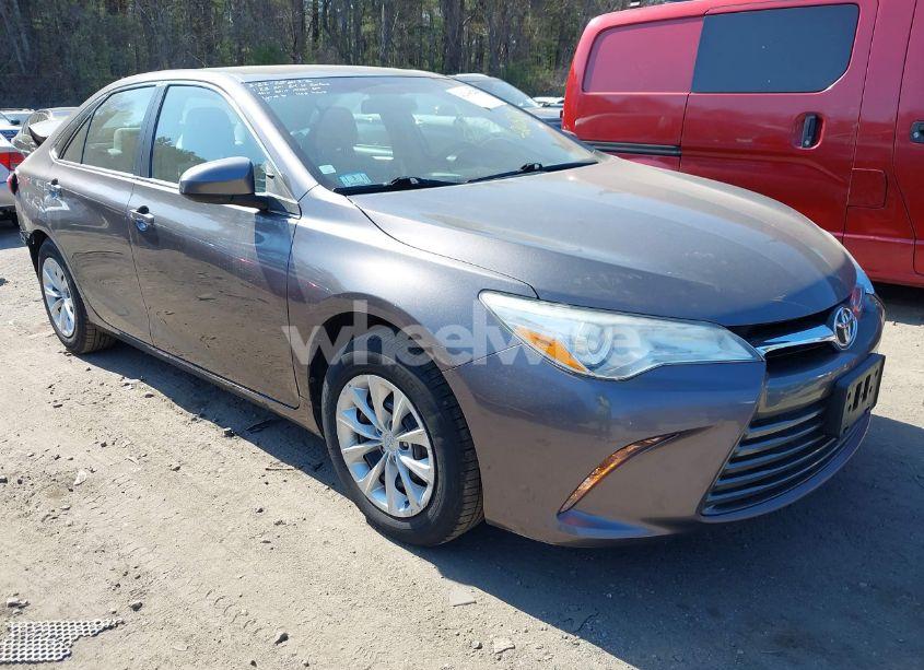 2016 Toyota Camry LE (VIN 4T4BF1FK4GR577236) main photo