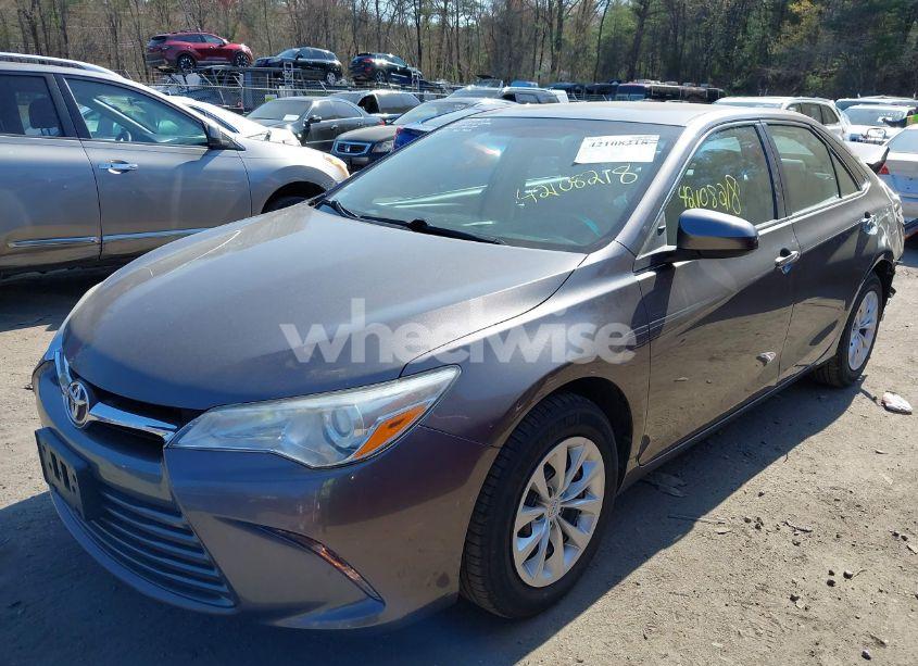 Photo 2 of 2016 Toyota Camry LE (VIN 4T4BF1FK4GR577236)