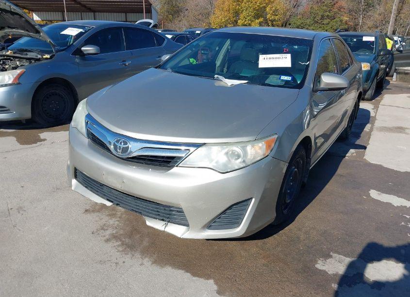 Photo 2 of 2013 Toyota Camry LE (VIN 4T4BF1FK5DR289513)