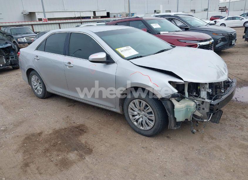 2013 Toyota Camry LE (VIN 4T4BF1FK5DR299104) main photo