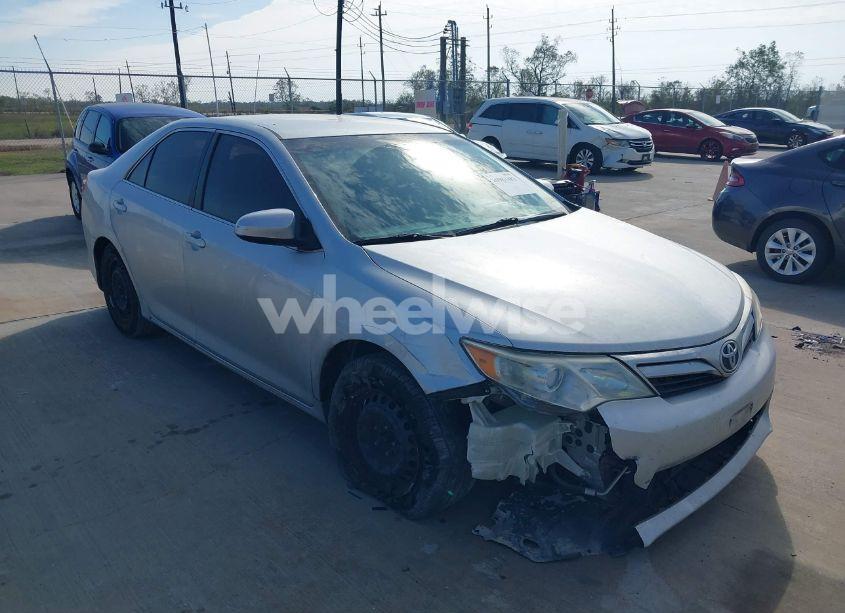 2013 Toyota Camry LE (VIN 4T4BF1FK5DR301014) main photo