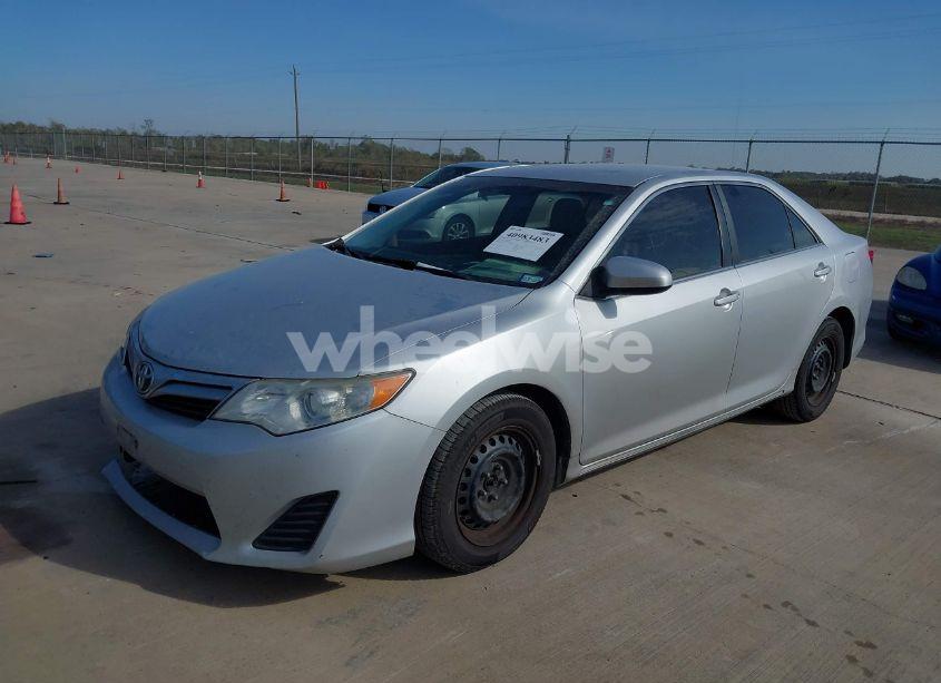 Photo 2 of 2013 Toyota Camry LE (VIN 4T4BF1FK5DR301014)