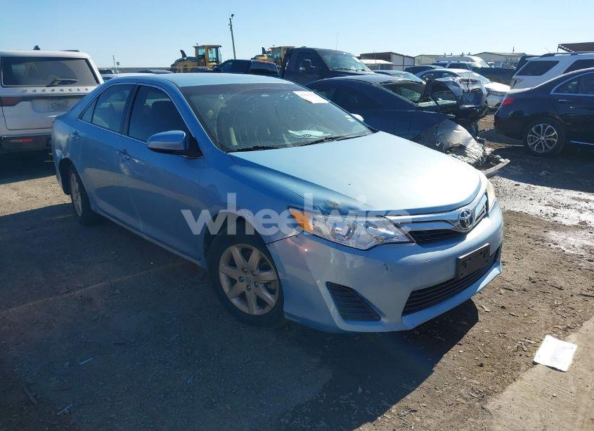2013 Toyota Camry LE (VIN 4T4BF1FK5DR303460) main photo