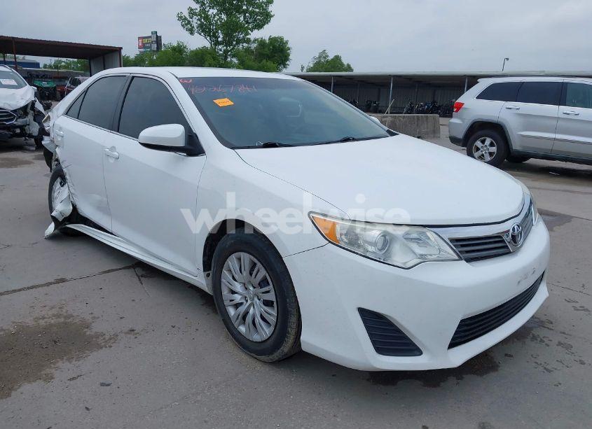 2014 Toyota Camry L (VIN 4T4BF1FK5ER347251) main photo