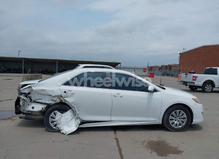 Photo 14 of 2014 Toyota Camry L (VIN 4T4BF1FK5ER347251)