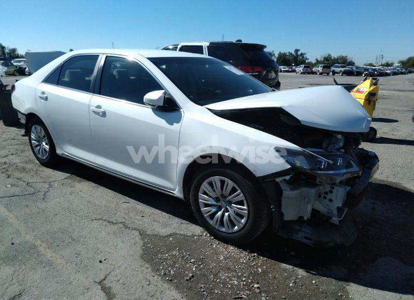 2014 Toyota Camry LE (VIN 4T4BF1FK5ER350196) main photo