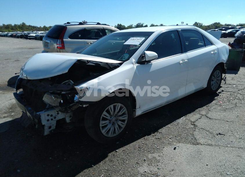 Photo 2 of 2014 Toyota Camry LE (VIN 4T4BF1FK5ER350196)