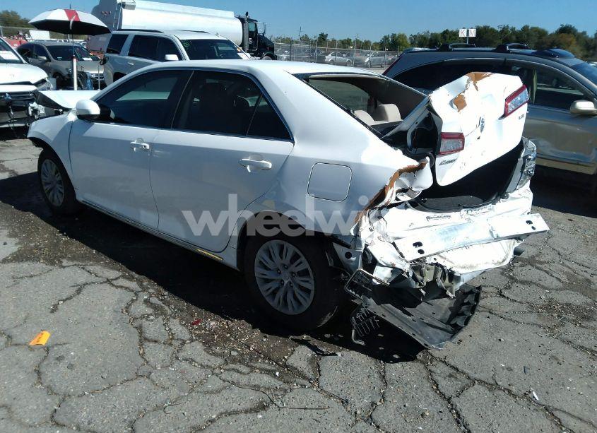 Photo 3 of 2014 Toyota Camry LE (VIN 4T4BF1FK5ER350196)