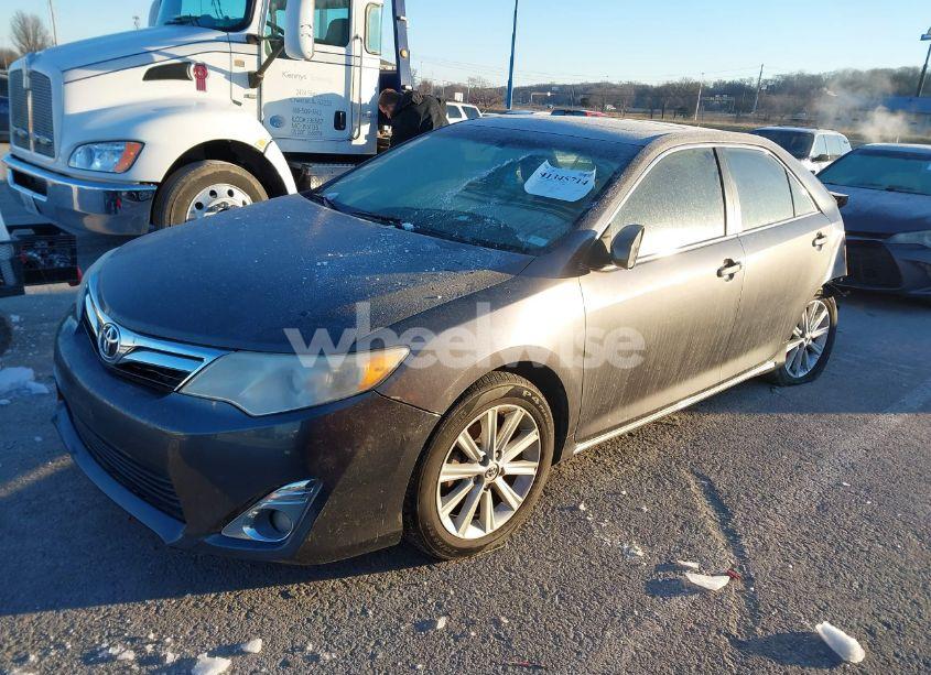 Photo 2 of 2014 Toyota Camry XLE (VIN 4T4BF1FK5ER357326)