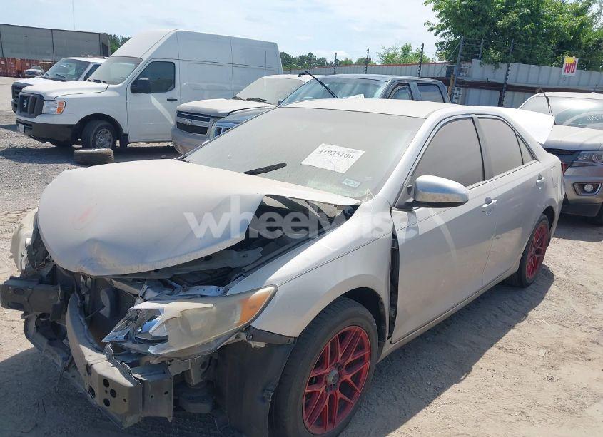 Photo 2 of 2014 Toyota Camry L (VIN 4T4BF1FK5ER391296)