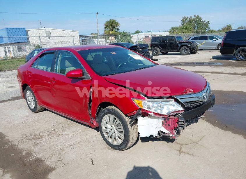2014 Toyota Camry LE (VIN 4T4BF1FK5ER396286) main photo