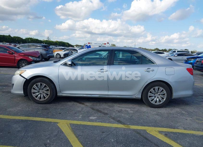 Photo 14 of 2014 Toyota Camry LE (VIN 4T4BF1FK5ER408579)