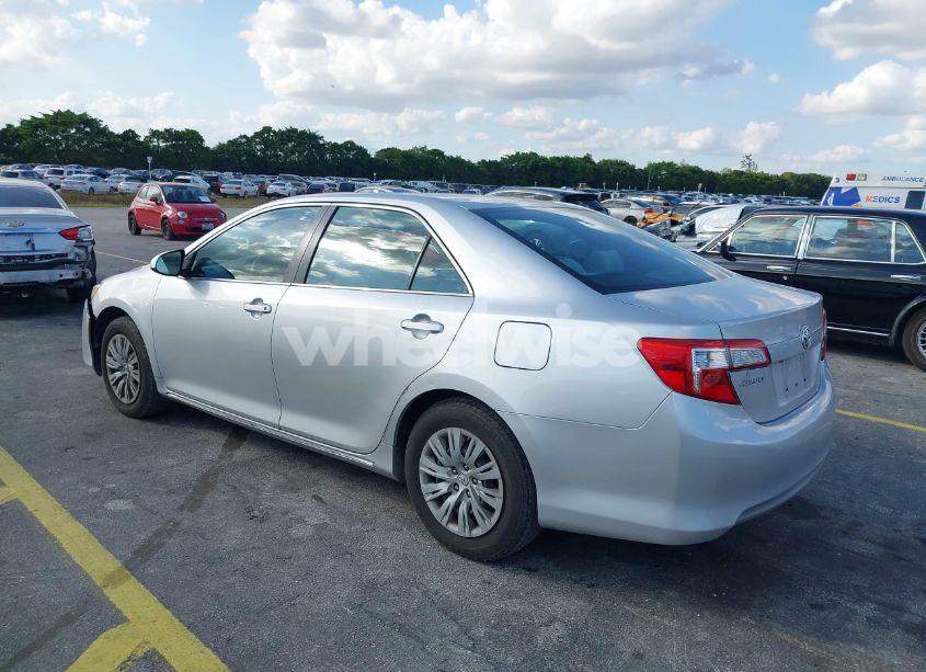 Photo 3 of 2014 Toyota Camry LE (VIN 4T4BF1FK5ER408579)