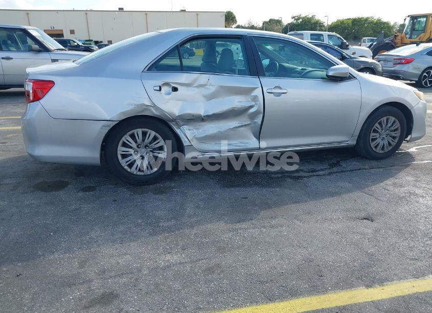 Photo 6 of 2014 Toyota Camry LE (VIN 4T4BF1FK5ER408579)