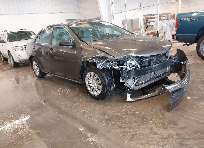 2014 Toyota Camry LE (VIN 4T4BF1FK5ER412146) main photo