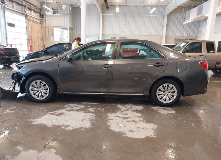 Photo 14 of 2014 Toyota Camry LE (VIN 4T4BF1FK5ER412146)