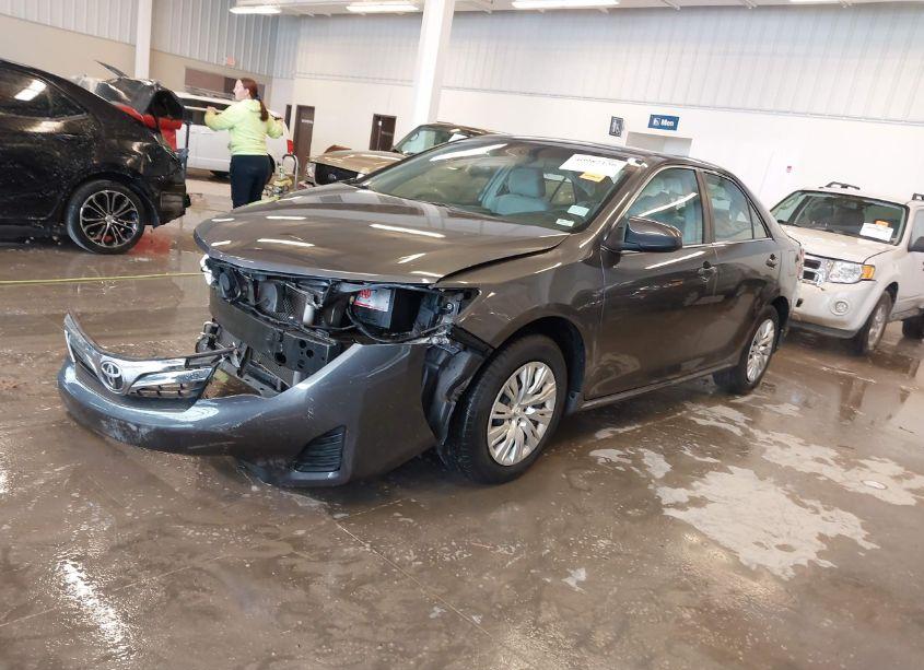 Photo 2 of 2014 Toyota Camry LE (VIN 4T4BF1FK5ER412146)