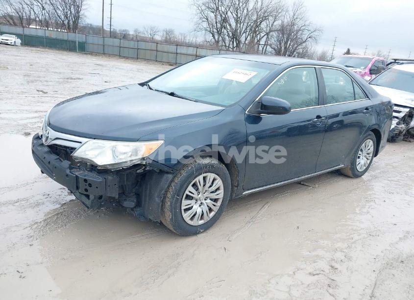 Photo 2 of 2014 Toyota Camry LE (VIN 4T4BF1FK5ER414415)