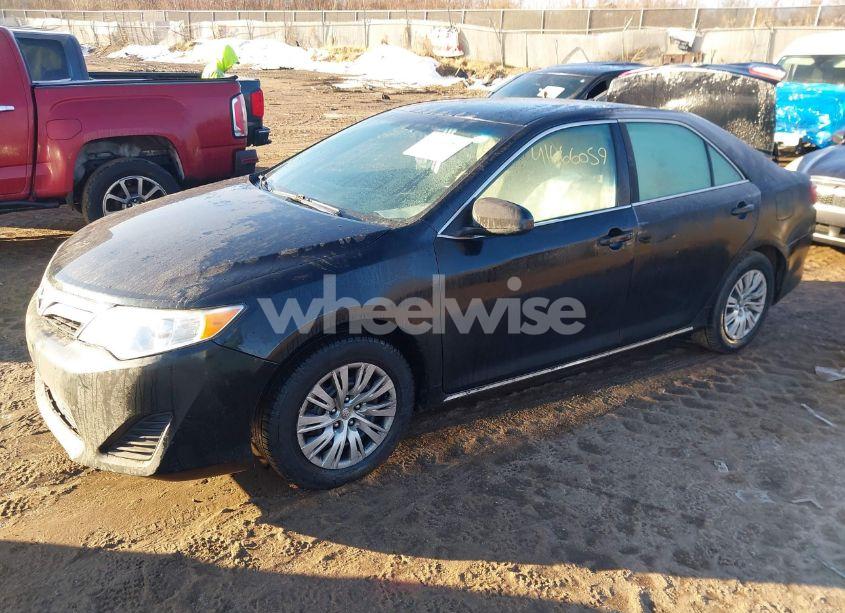 Photo 2 of 2014 Toyota Camry LE (VIN 4T4BF1FK5ER425253)