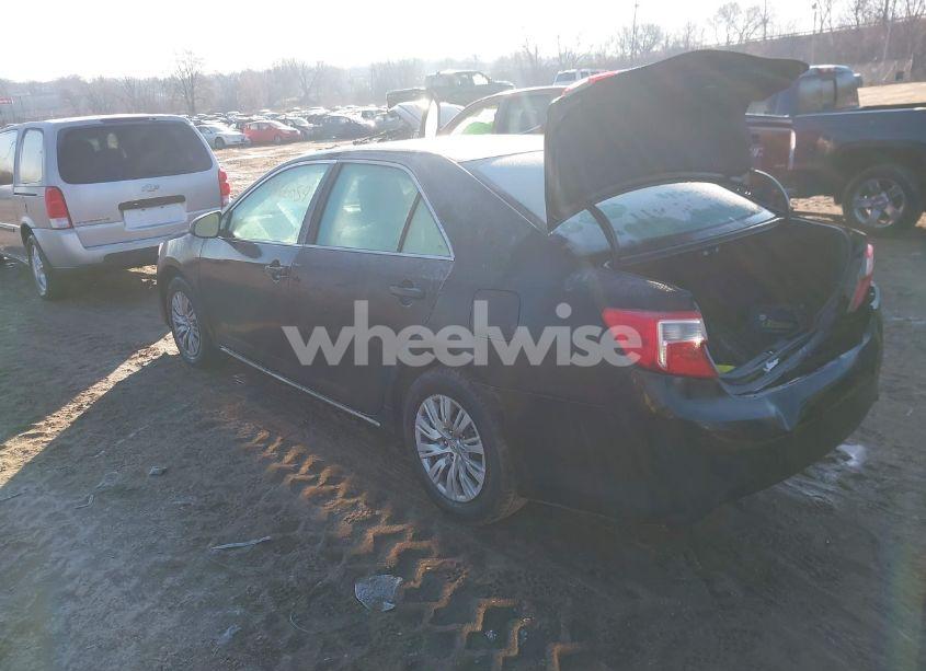 Photo 3 of 2014 Toyota Camry LE (VIN 4T4BF1FK5ER425253)