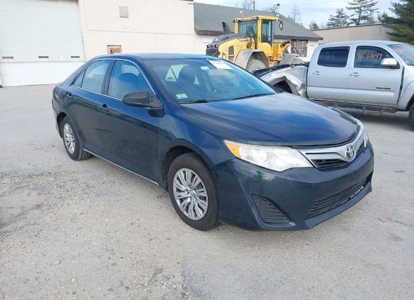 2014 Toyota Camry LE (VIN 4T4BF1FK5ER431912) main photo