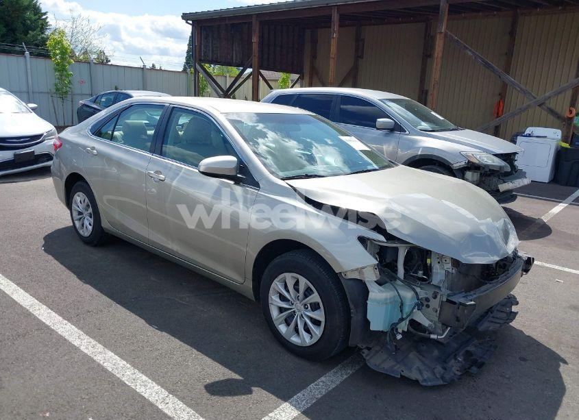 2015 Toyota Camry LE (VIN 4T4BF1FK5FR460828) main photo
