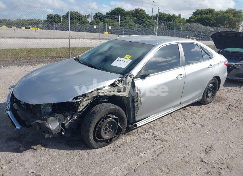 Photo 2 of 2015 Toyota Camry LE (VIN 4T4BF1FK5FR466130)