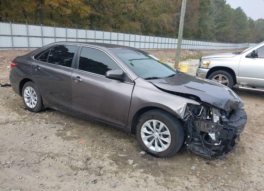 2015 Toyota Camry LE (VIN 4T4BF1FK5FR474017) main photo