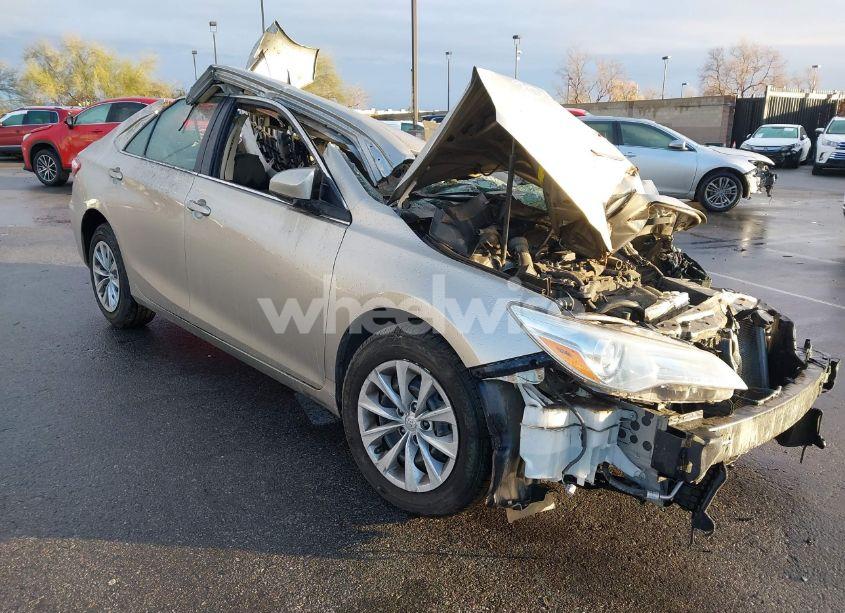 2015 Toyota Camry LE (VIN 4T4BF1FK5FR485275) main photo