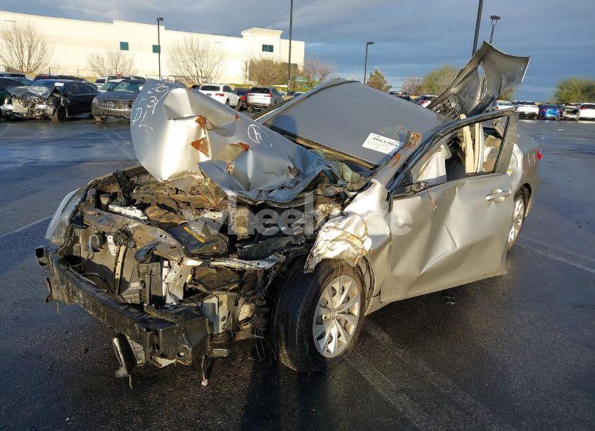 Photo 2 of 2015 Toyota Camry LE (VIN 4T4BF1FK5FR485275)