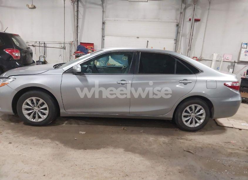 Photo 14 of 2015 Toyota Camry LE (VIN 4T4BF1FK5FR498933)