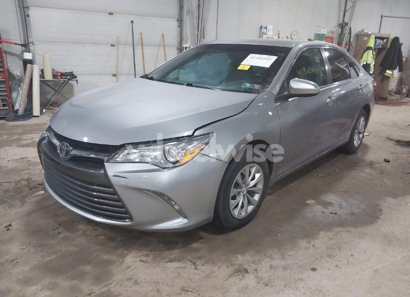 Photo 2 of 2015 Toyota Camry LE (VIN 4T4BF1FK5FR498933)