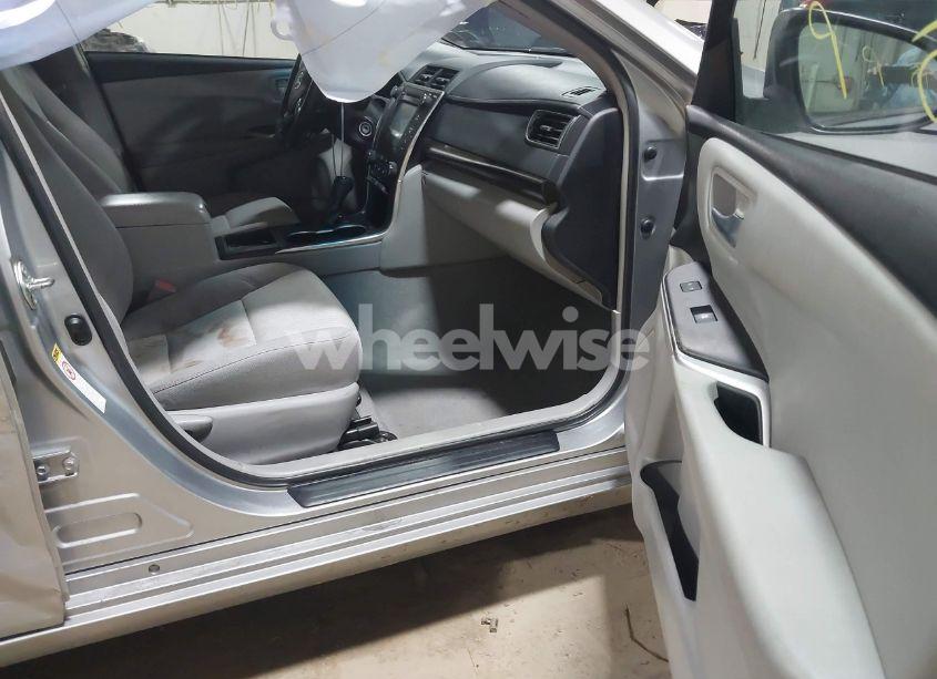 Photo 5 of 2015 Toyota Camry LE (VIN 4T4BF1FK5FR498933)