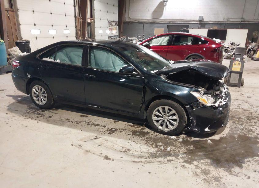 2015 Toyota Camry LE (VIN 4T4BF1FK5FR505766) main photo