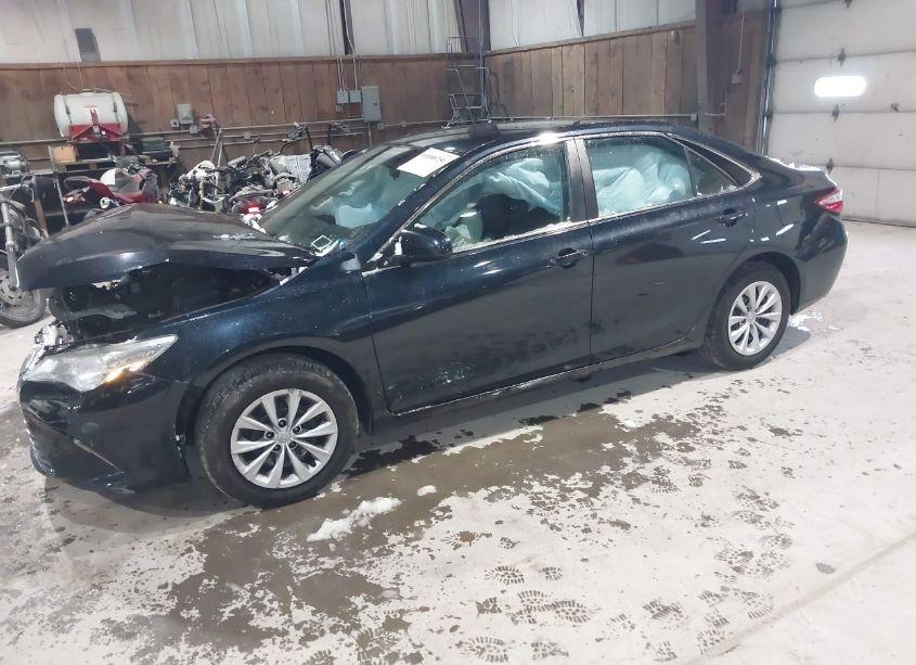 Photo 2 of 2015 Toyota Camry LE (VIN 4T4BF1FK5FR505766)