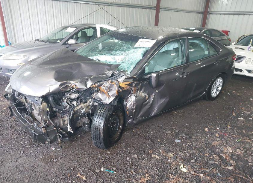 Photo 2 of 2015 Toyota Camry LE (VIN 4T4BF1FK5FR515696)