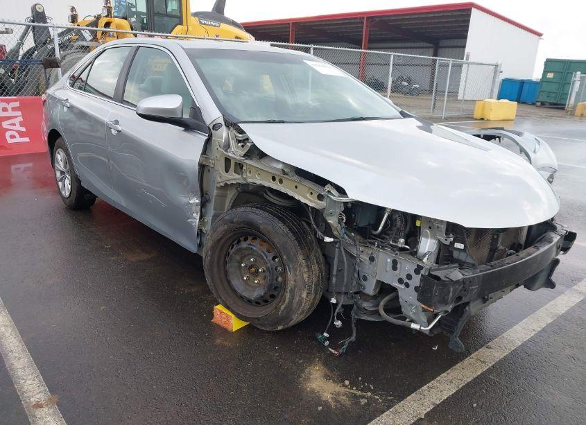 2016 Toyota Camry LE (VIN 4T4BF1FK5GR517272) main photo