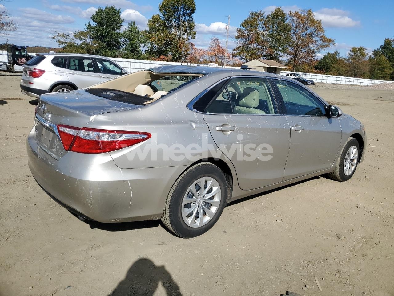 Photo 3 of 2016 TOYOTA CAMRY LE (VIN 4T4BF1FK5GR522410)