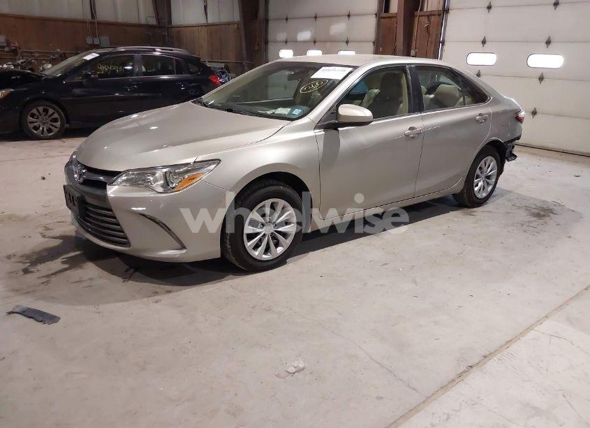 Photo 2 of 2016 Toyota Camry LE (VIN 4T4BF1FK5GR542592)