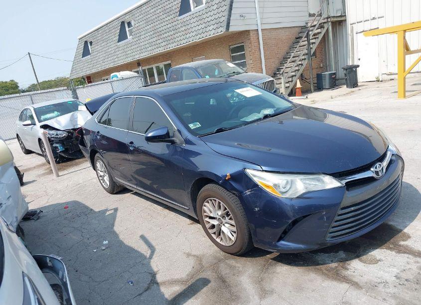2016 Toyota Camry LE (VIN 4T4BF1FK5GR545962) main photo